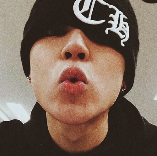 btsoneworld's tweet image. Como Jimin puede sientir pena por sus fotos de inicio si era una cosita hermosa. @BTS_twt