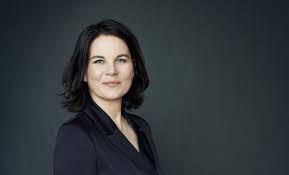 realorangelord's tweet photo. Wenn Vera Int-Veen und Lena Meyer-Landrut ein Kind hätten. #RTLdirekt https://t.co/mWgTsd2EXd