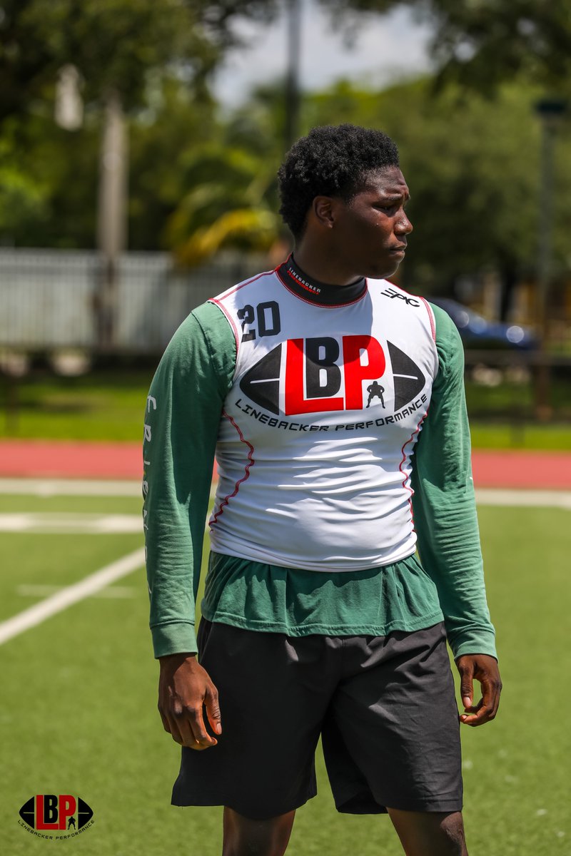 _CoachHodge's tweet image. C/O 2022 LB @DSmWil04 looks to himself for motivation! #LinebackerPerformance