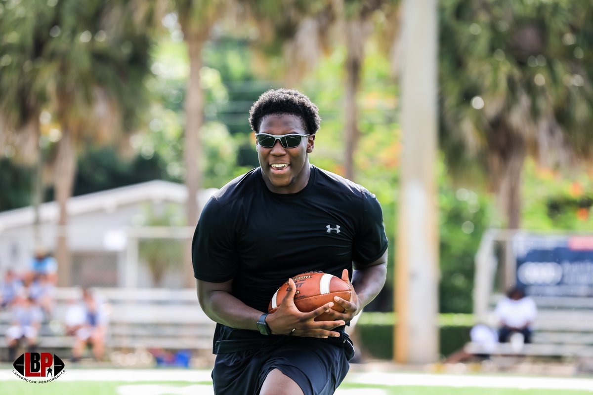 _CoachHodge's tweet image. C/O 2022 LB @DSmWil04 looks to himself for motivation! #LinebackerPerformance