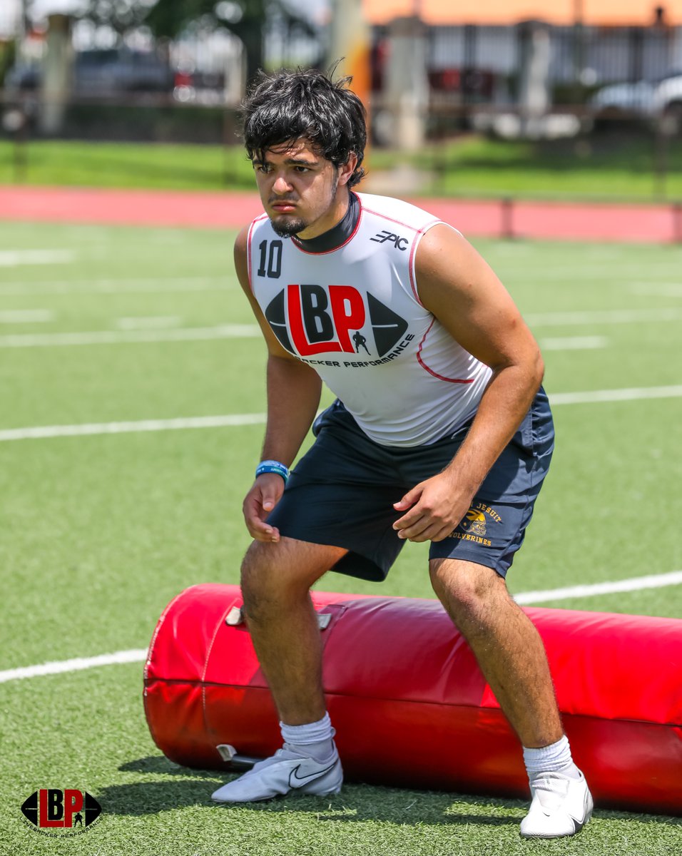 _CoachHodge's tweet image. C/O 2022 LB @Slopez2022 is humble and hungry! #LinebackerPerformance