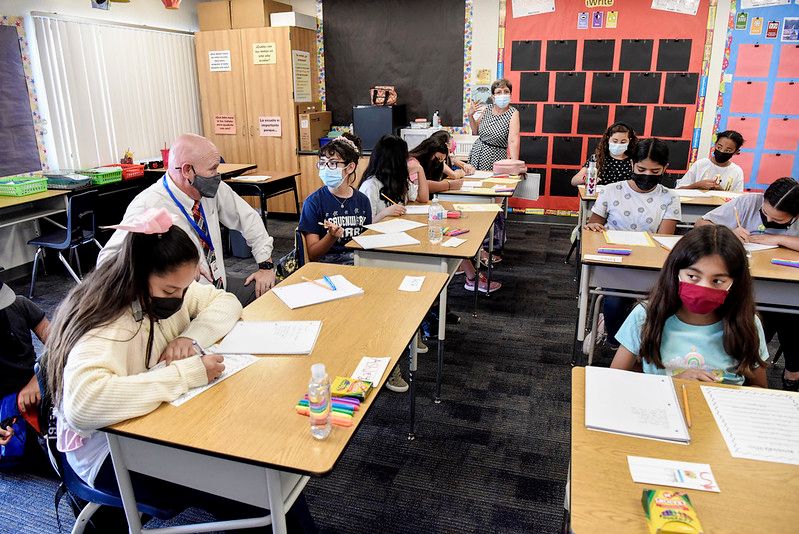 fresnounified's tweet image. WE VALUE LEARNING! Our Superintendent Bob Nelson has been out and about at our school sites as they get back to what they do best - providing high-quality learning to our students in-person! What&apos;s the most important thing you&apos;ve learned in school? 

#WeValueLearningFUSD