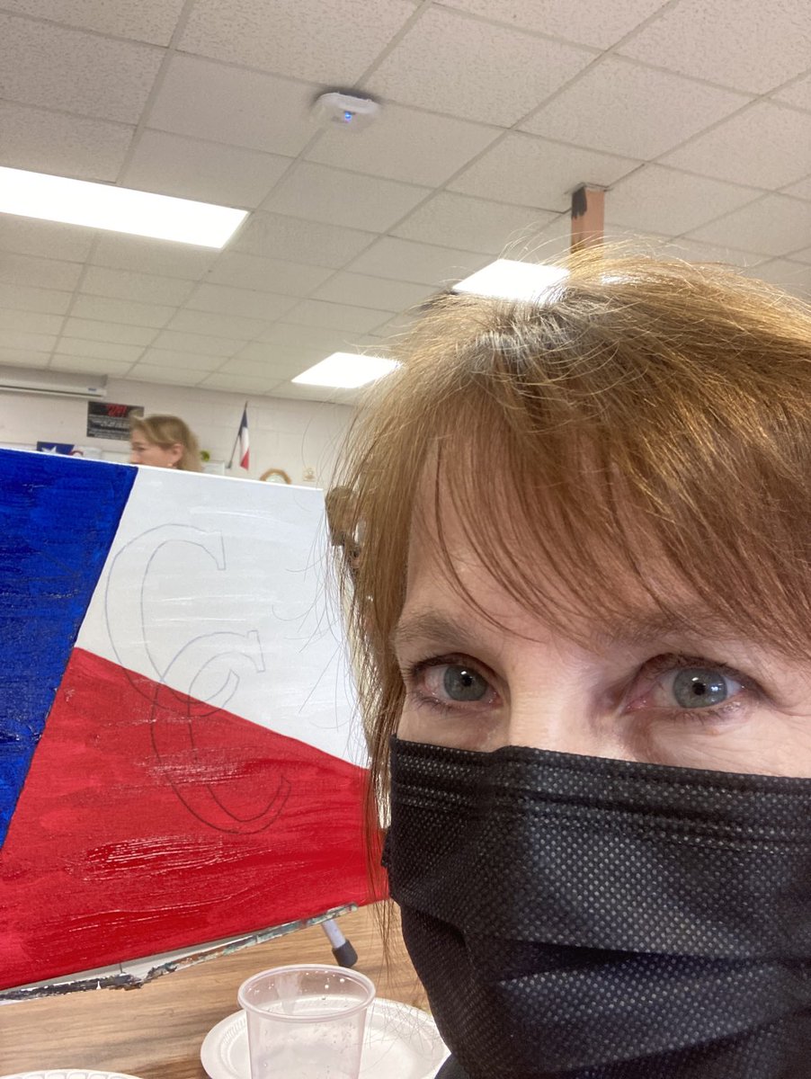 TanyaWisernow's tweet image. Painting with a Teacher. My kind of PD! Love Ms. Deatherage. ❤️ #ComalFineArts #FunPD ⁦@canyonhscougars⁩ ⁦@CHS_Deatherage⁩