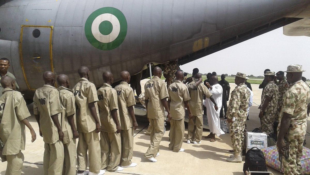 SaharaReporters's tweet photo. Nigerian Army Pardons New Batch Of Over 200 Boko Haram Fighters, Families | Sahara Reporters https://t.co/DqXWVjl2v0 https://t.co/QNCxkQkjvv