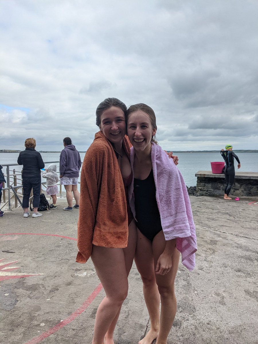 niamhcott's tweet photo. Day 16 of the #ActiveChallenge and a bit of sea swimming was just the right way to get renergised 🌊🏊 Made all the more wholesome when you can convince friends to come with you for the dip! #AHPsActive #MyPhysicalPhoto https://t.co/vQQQAluNup