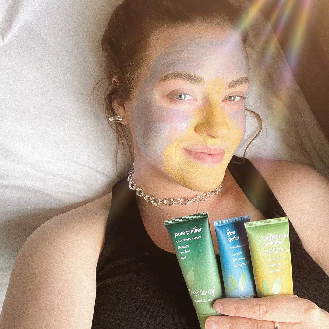 Monday multi-masking 🙌 Spice your weekly mask sesh by using two masks at once! Try applying Brighten Up, Sunshine to any dull, uneven areas &amp; Glow Getter wherever you need some hydration ✨💧
