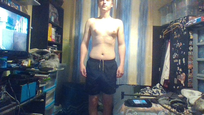 RowberryRichard's tweet photo. here is what i look like, slowly building muscle but just wanted to show the person behind the art https://t.co/E5LrPqr2OW