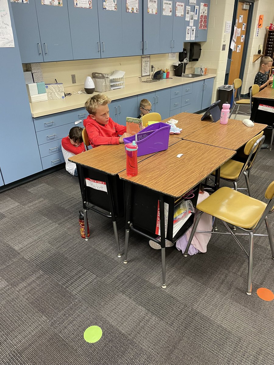dresmack3rd's tweet photo. We ♥️ Reading! #dres #sacs #mack3rdgrade #readingisawesome https://t.co/4DXkk4nXzG
