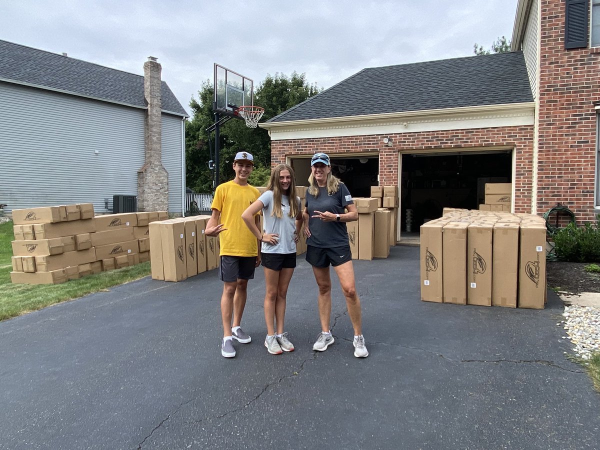 playqb54's tweet photo. NCAA game sets are in stock!!! And thanks to the family for helping unloading 300 games today at QB54 North HQ! QB54 is a family run small business, thanks everyone for your support!
#hustle #grind #nosubstituteforhardwork #ncaa #limitededition https://t.co/pSSe362vjn