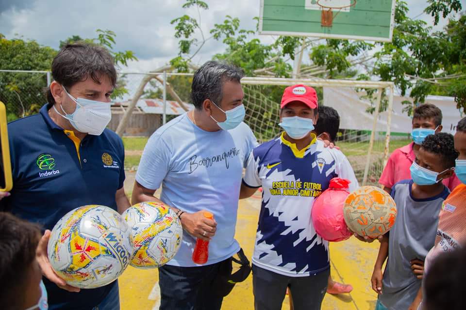 InderBarranca's tweet photo. 😊Revivamos juntos los mejores momentos en Ciénaga del Opón, fue un sábado #Rural, recreativo y deportivo.⚽🏓⛹🏽‍♀️

 🔎¡Qué nota! Te mostramos ⬇️

@alcaldiabarranc @alfonsoeljach @LydaChristian18 @arquez_edward @Fedemunicipios @ConsejeriaNinez @ConsejeriaNinez @GobdeSantander https://t.co/sx47fBesfb