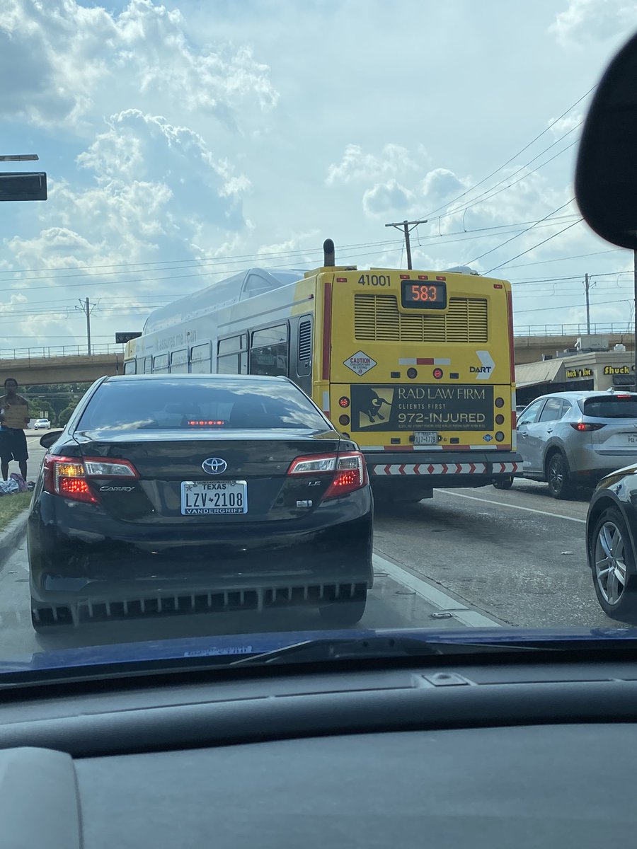 AMMSSSGGGG's tweet image. Hey @dartmedia @DARTAlerts I don’t think your bus driver knows where she’s going. Almost hit that Camry switching lanes last minute.