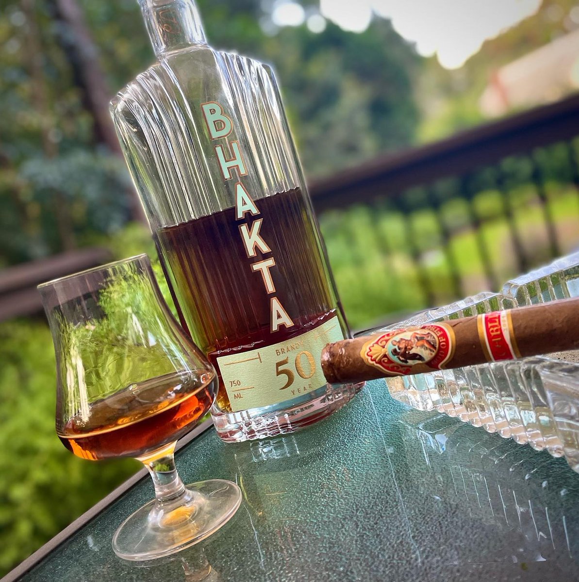 BhaktaSpirits's tweet photo. Repost from @capitalcitybourbon: 

After the day I’ve been having, I thought a little ‘treat yo’ self’ was in order. So I grabbed one of my 2004 God of Fire cigars from arturofuentecigars and some delicious bhaktaspirits 50 Brandy! All of a sudden, the day doesn’t seem so bad! https://t.co/9F1dNPWvpV