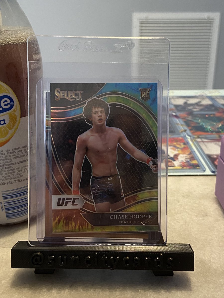 sun_city_cards's tweet photo. Small mail day @PaniniAmerica  #paniniselect #paniniufc #chasehooper #ufc #untilthen #andnew https://t.co/MA5oljuYm0