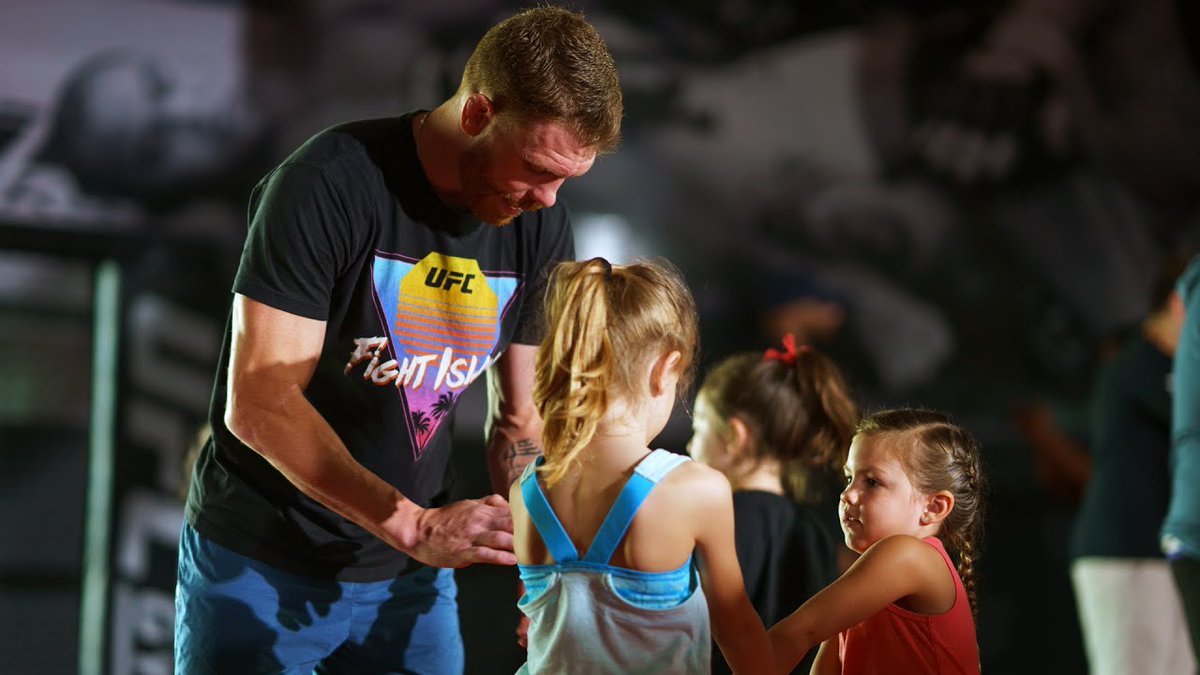 How To Fight Like A Sweet Girl | Paul Felder Teaches Self-Defense Class https://t.co/nqYJNj4m9i