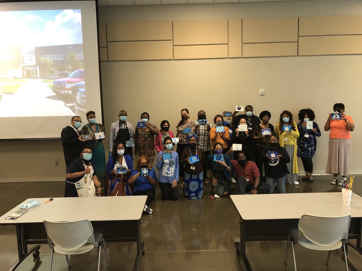 Guess what we did today? Painted Panther Pawprints to start the year <a href="/SECHS_Hisd/">South Early College HS</a>! What’s your focus? Mine is bridging the gaps so we work together as ONE TEAM 🐾
