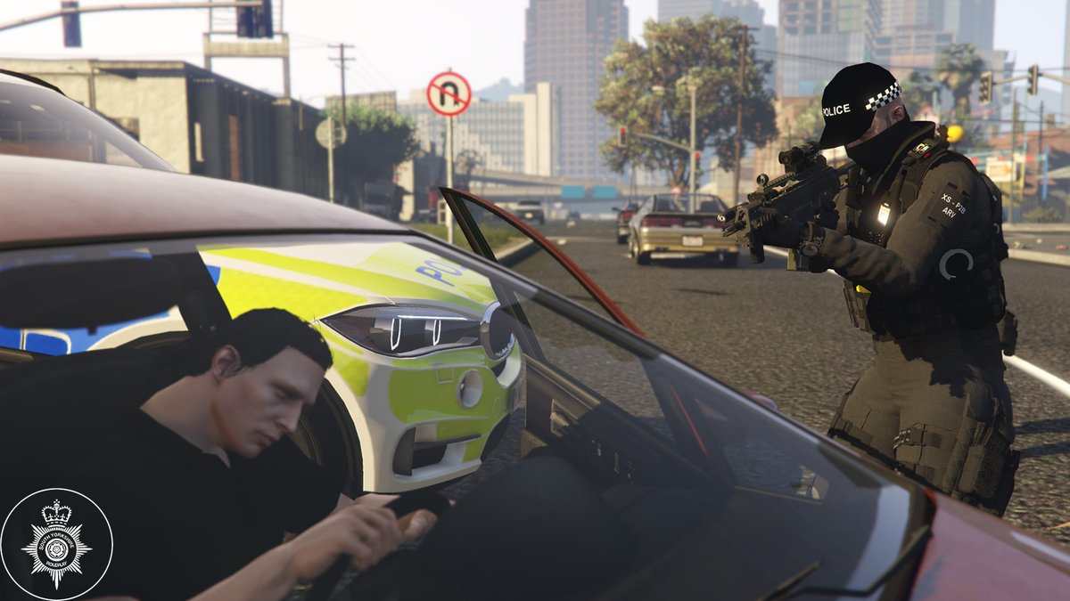 SYRPC_1407's tweet photo. Loads going on in tonight's shift including a couple of pursuits and a few deployments. We managed to get a suspected firearm dealer off the streets of Sheffield, along with a driver who was involved in a hit and run incident in the city center. #fictional #SYRPC https://t.co/Ez0wpmq0LN