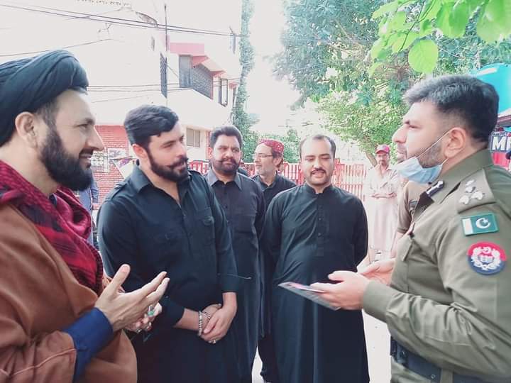 JafriQuetta's tweet photo. #Moosavi #Tnfj @RwpPolice @DCRawalpindi @Rporwp @PunjabPoliceCPO #Rawalpindi #cpo #rwp with team at #AliMasjid meeting regarding #muharam #jalus and program https://t.co/0McxKPdACu