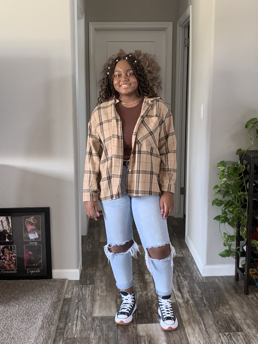 mschele70's tweet photo. First day of Junior year @ECHShornets https://t.co/bacMApyILh