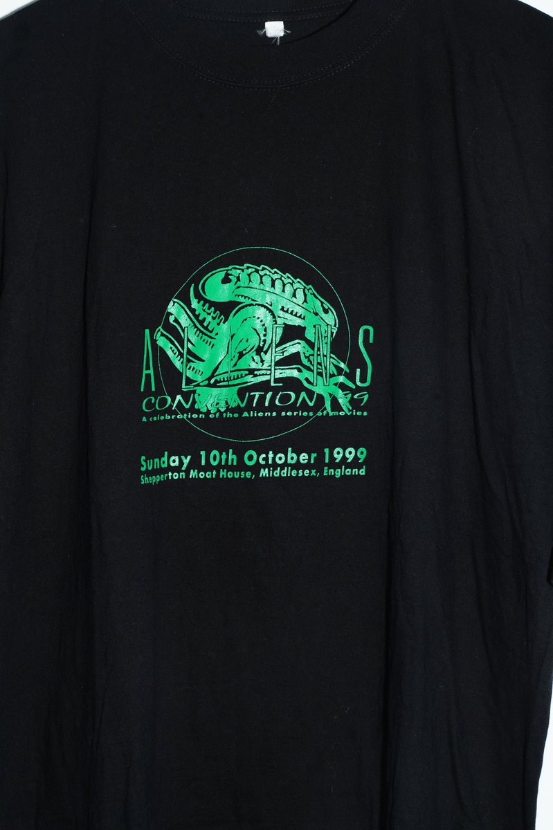 HTandEW's tweet photo. 1999 Alien convention T-shirt

99年にイギリスのミドルエセックスで開催されたエイリアン大会の記念Tシャツになります

マニアック度合いで言えば日本におそらく2.3着あるか無いかでしょう、、、

ヨーロッパならではのスーパースペシャルな1着です https://t.co/8jPUI11Nzc