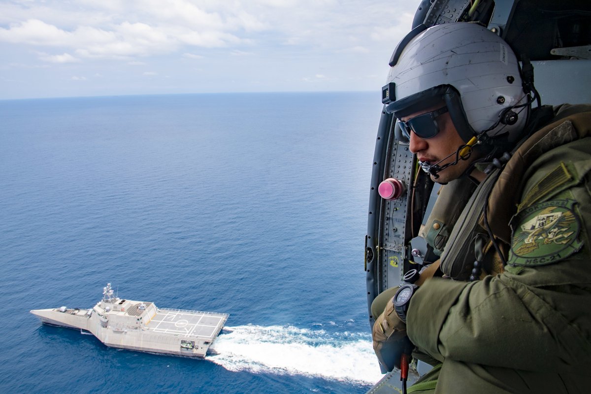 #FlyNavy bringing the action 🌊

Helicopter Sea Combat Squadron (HSC) 21 #FltOps aboard #USSTulsa (LCS 16) during Exercise #SEACAT in the #StraitofMalacca. 

SEACAT includes 21 participating Southeast Asian countries in support of a #FreeAndOpenIndoPacific.

📷: MC3 Richard Cho