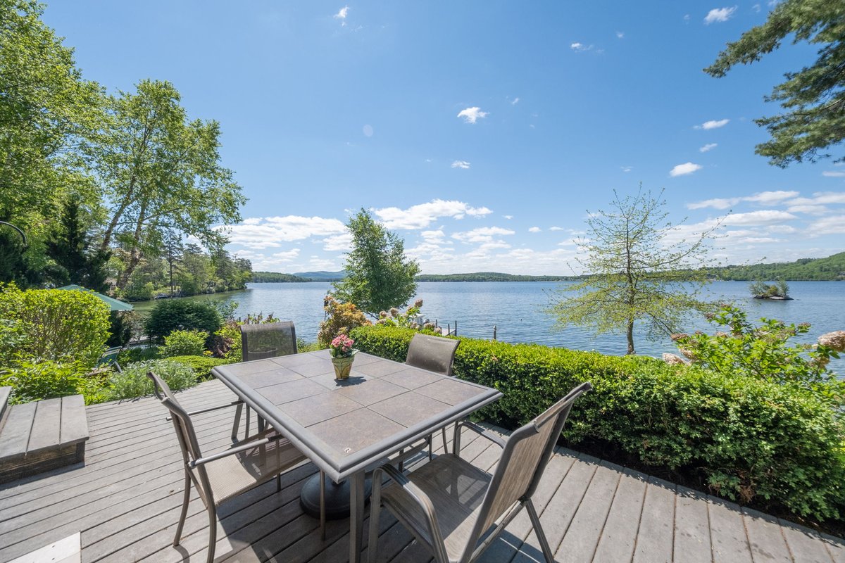 WolfReel's tweet photo. Home Crush Monday!

#allanwolf #wolfreel #interiordesign #architecture #dreamhome #homedecor #commercialphotography #NHrealestate #NHrealty #newhampshire #VisitNH #LakesRegion #lakefront #branding #brandingphotography https://t.co/KYuko8oFe7