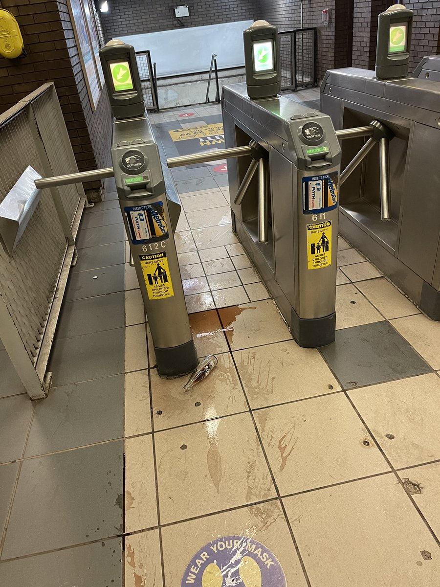 HyperSilence's tweet photo. @PATHTrain there is a spill in Grove st terminal https://t.co/ZYNP0UNbYD