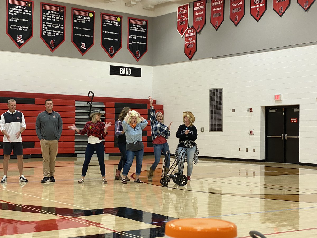swangemi's tweet photo. A great start to the 21-22 school year. New teachers tried to break out of an escape room and we all enjoyed a Pep Rally start to the year. #japioneerpride https://t.co/oiW3wy30DW