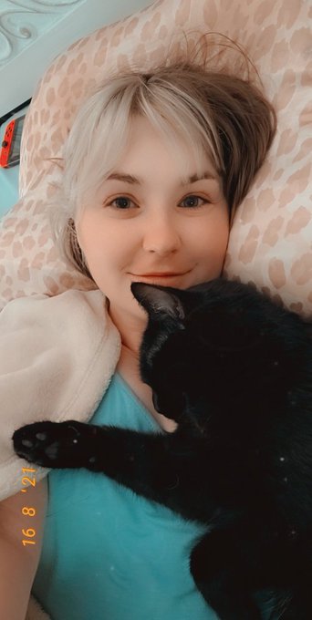 My sweet baby still has to sleep on my arm https://t.co/gfotHrIZoU