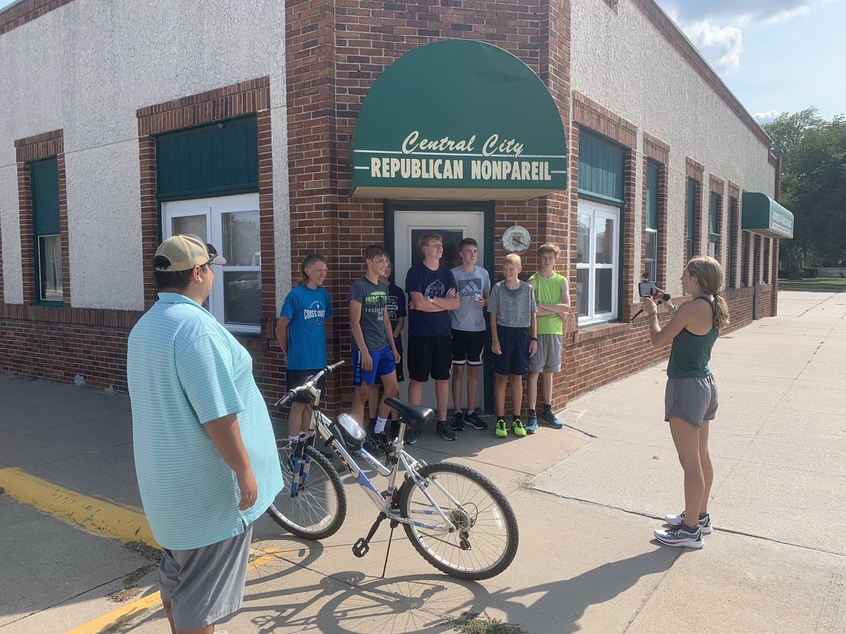 ccbisonxc's tweet photo. Shout-out to all the businesses that helped us with our fun scavenger hunt today! Mixed in team bonding, fun, and a workout all into one! @RNSportsCC @KikiFasbender (ACU) https://t.co/6VwahwhfUF