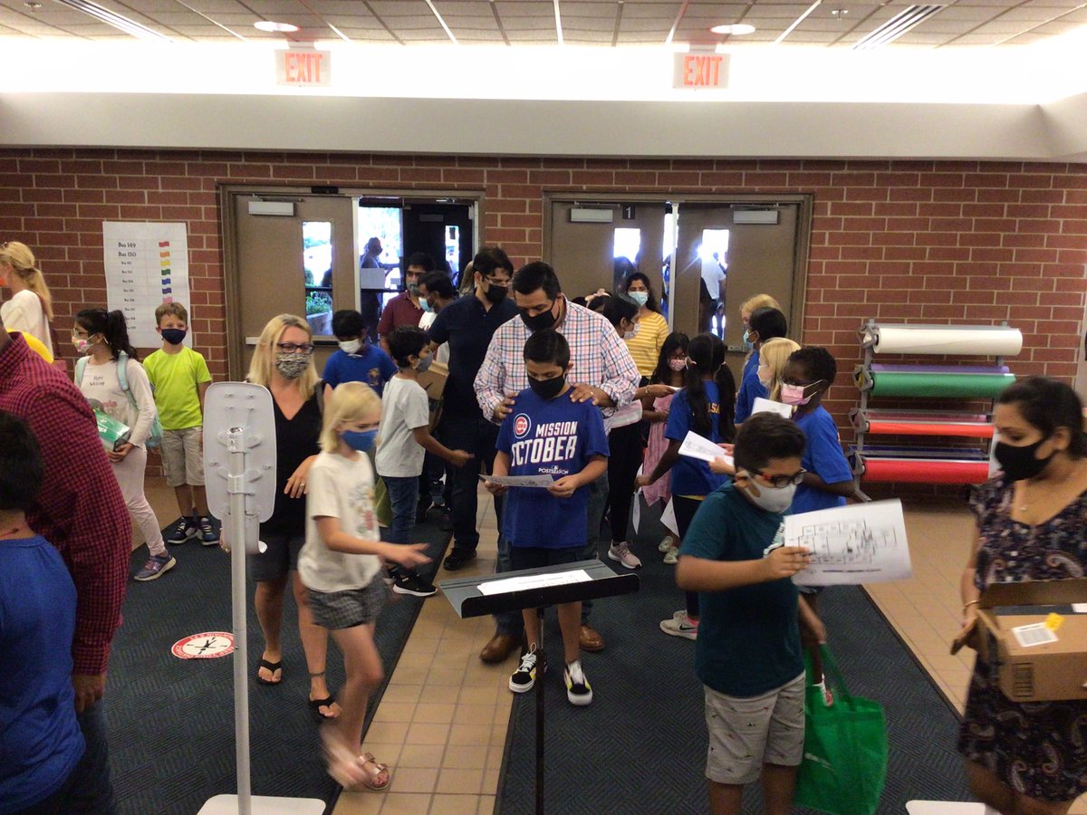 D102Meridian's tweet photo. Welcome back @AptakisicTripp @D102Meridian Mustangs!
So great to see our 4th &amp;5th grade students tonight at Meet &amp;Greet!!

#mspride https://t.co/J4swJZezTW
