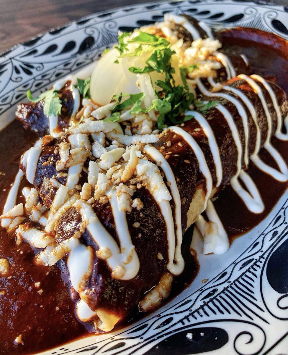 The whole enchilada. Literally. 😋 #lajosiechicago

📸: <a href="/chicago/">City of Chicago</a>.cynnamon.challenge