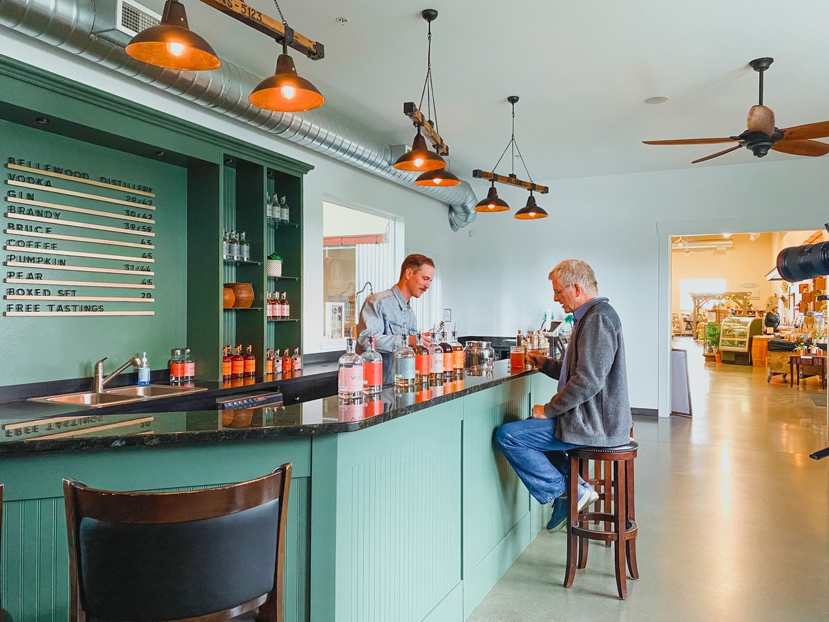 France? Italy? Wait...Whatcom County? That's right!! Now you can explore our region along with <a href="/RickSteves/">Rick Steves</a> farm-to-bottle style 🍻 bit.ly/3CRF5a0
#BellinghamExperience #Bellingham #WhatcomCounty