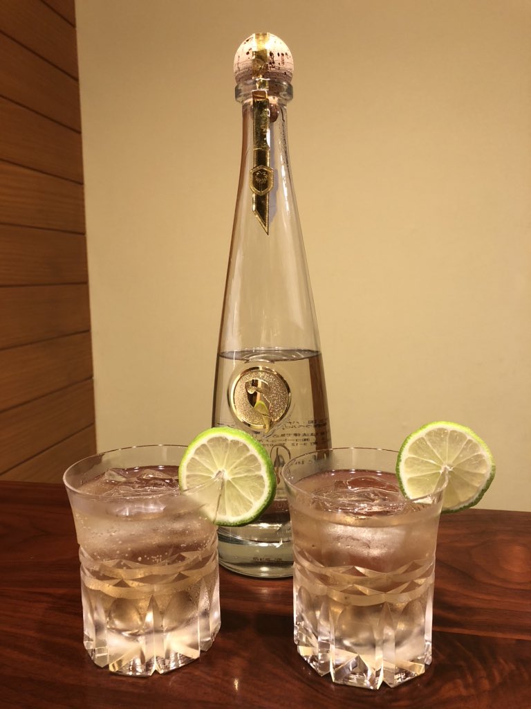 xY3o2hgIVsBuDXp's tweet photo. Very refreshing, lime fragrance. ๐
and, bought two tumblers that I've always wanted. ๐ฅ
#SelvaRey
#WhiteRum
#DancingJuice
#Kagami https://t.co/5SxOf2gGbf