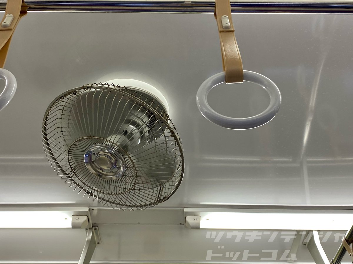 話題】今や風前の灯です… ひと昔の通勤形車両では当たり前だった車内