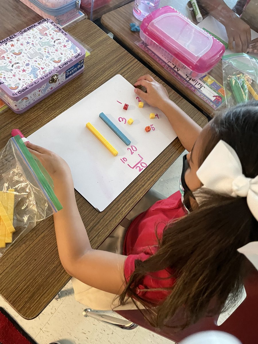 LJimenez93's tweet photo. Because what is math without manipulatives ??? 🤗 creating little mathematicians 😊 #Botello #1stGrade @BotelloElem https://t.co/P7nubQDchA