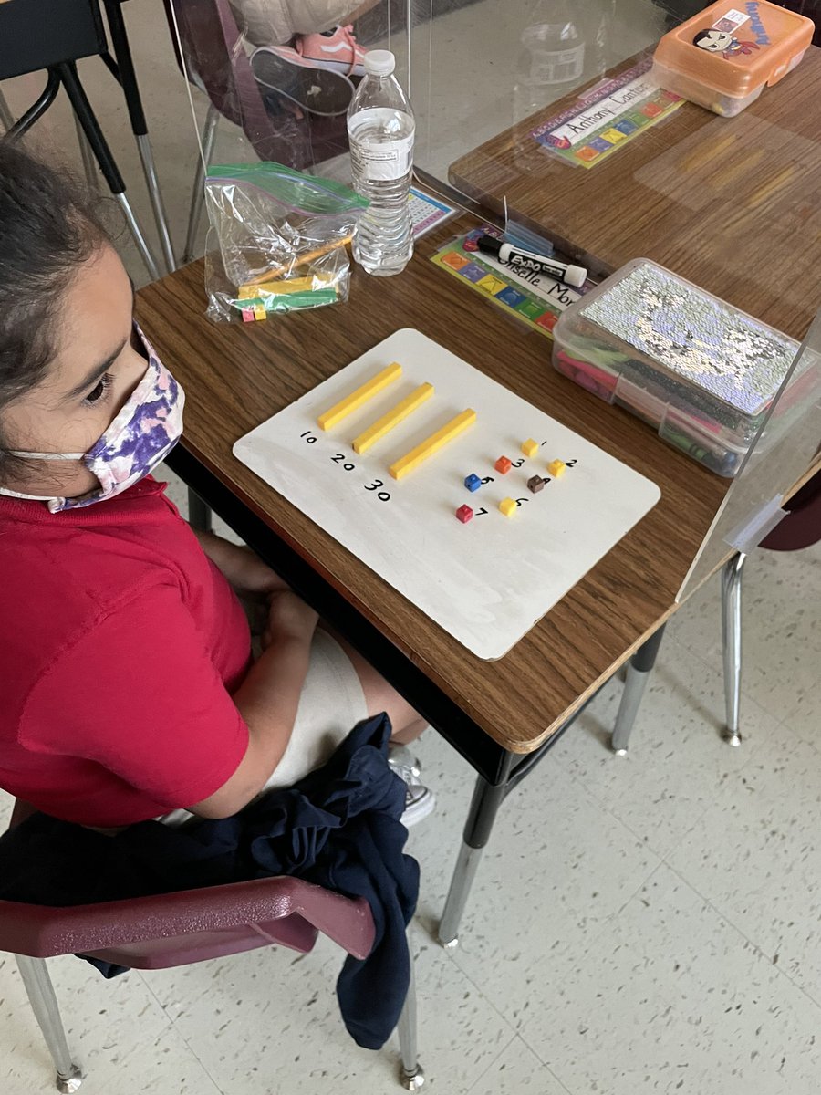LJimenez93's tweet photo. Because what is math without manipulatives ??? 🤗 creating little mathematicians 😊 #Botello #1stGrade @BotelloElem https://t.co/P7nubQDchA