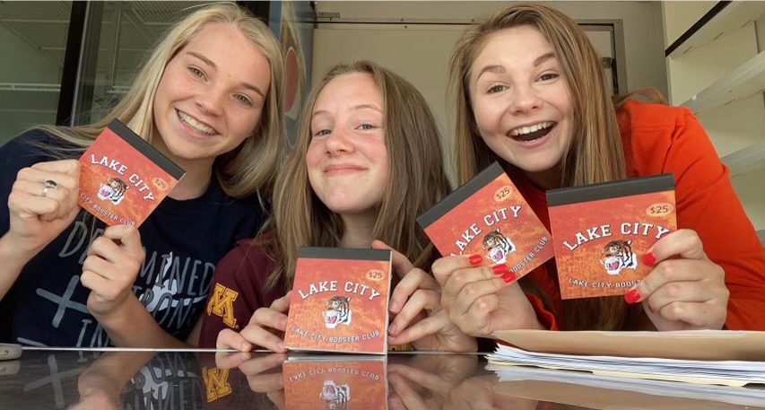 The LC Volleyball girls are at Underwood park until 7pm tonight (8/16) and a big thank you to the LC Boys Track team just who just finished up selling at the LCPL!   We sure couldn’t do this without our athletes!  🖤🐯🧡