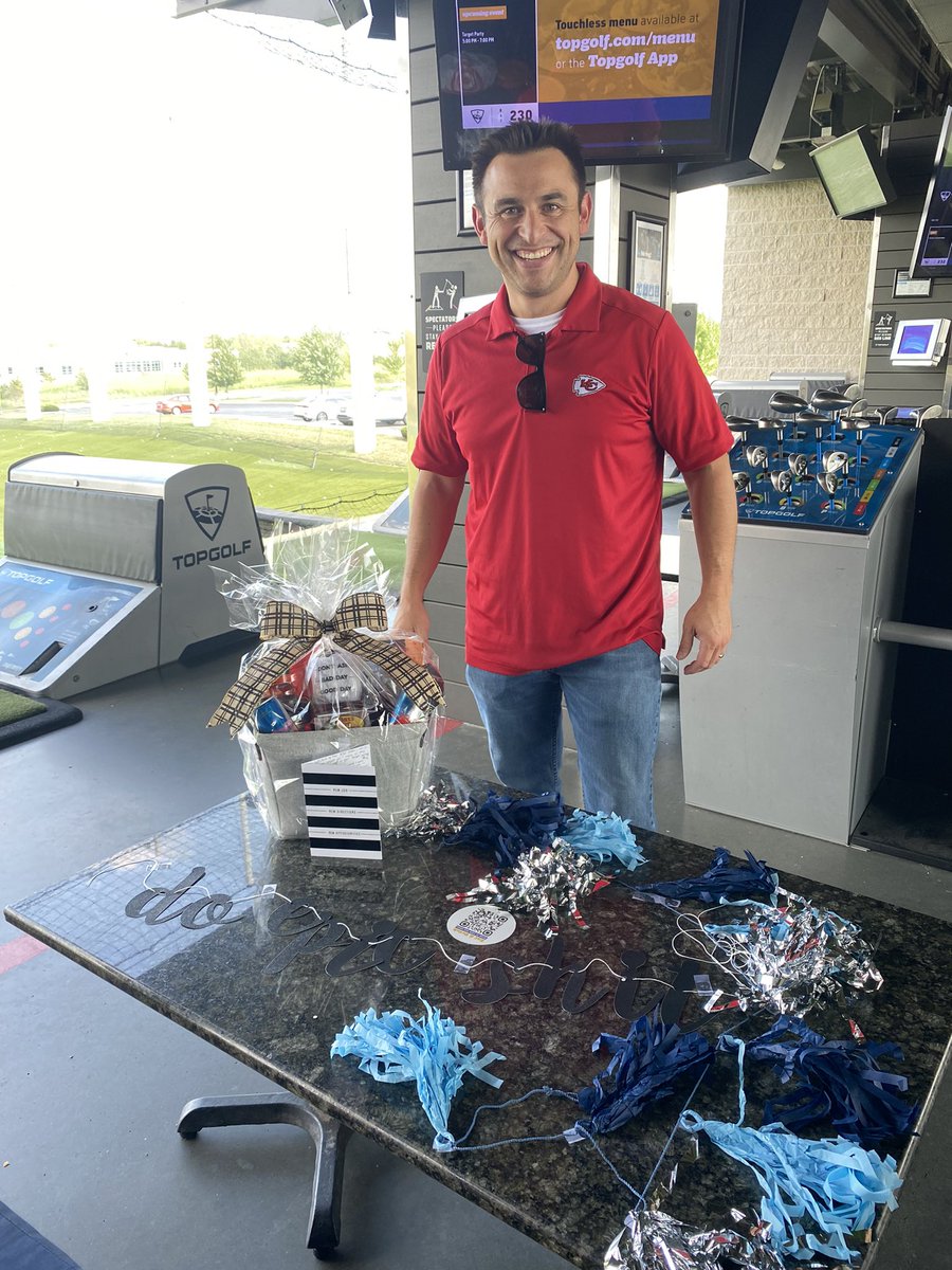 Happy happy first official day <a href="/MikeZ_KC/">Mike Z.</a>!! Can’t wait to dominate #THEWardParkway with ya!! Let’s get it!!! #SDlife #T1436 🥳