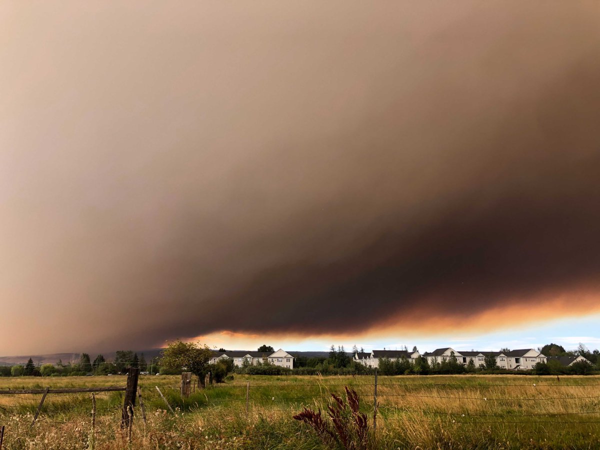 ecyCentral's tweet photo. Smoke in the Ellensburg area today shows how tricky the situation is with the fire burning between Chinook and White Pass, aka the Schneider Springs Fire. Let's hope this forecast brings that under control. 👇 https://t.co/QHu2ZRwvgo
