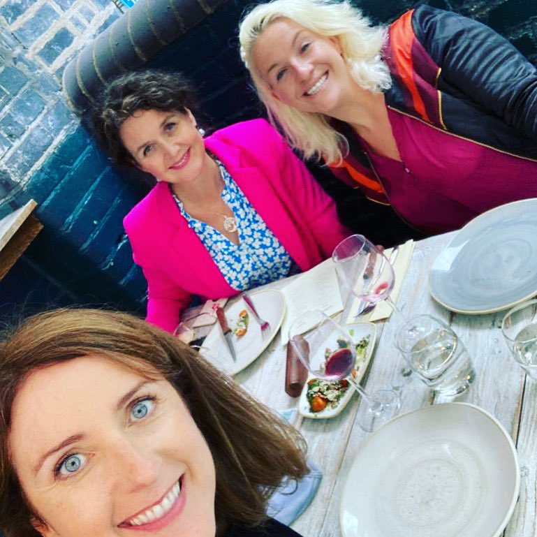 Under the strictest Covid-19 protocol I’ve yet to experience it was truly a joy to be back with the #SuperTalented cast of <a href="/MatildaMusical/">Matilda The Musical</a> &amp; work with The incredible <a href="/LizFlintVoice/">Liz Flint</a> &amp; catch up with annoyingly gifted @IzoFitzroy #LoveMyJob 💚