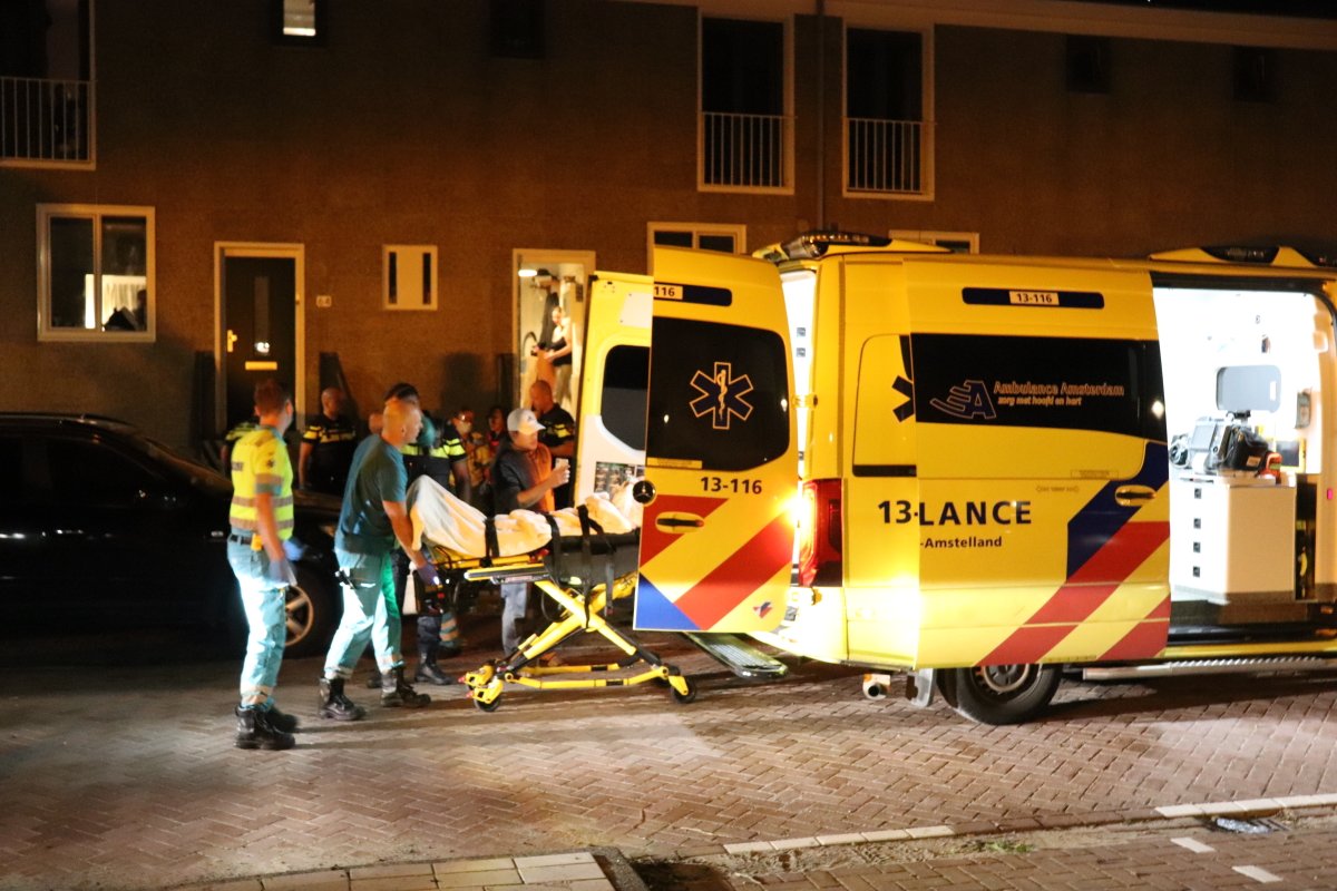 martindamen58's tweet photo. #Steekpartij in de #relationele sfeer. Vader steekt #ex-vriend(42)van dochter neer. Het steekincident vond maandag om 22.54 uur plaats in de Sinaasappelstraat in #Amsterdam @noord020. Dochter had de relatie vandaag beëindigd waarop ex naar woning kwam om verhaal te halen. https://t.co/1Yj7AITai5