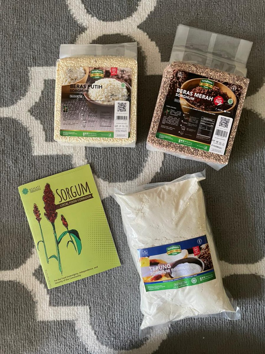 sefiiin's tweet photo. Biar kalian ngiler jugaaa! Sorgumnya enak bgt dibikin jd Bubur Manado & kopinya pas bgt diminum pas WFH! Hehe... 🥰 @KEHATI #IndonesiaBikinBangga #UntukmuBumiku #CreatingTomorrowsPositiveInfluence https://t.co/LFWIvt80oD