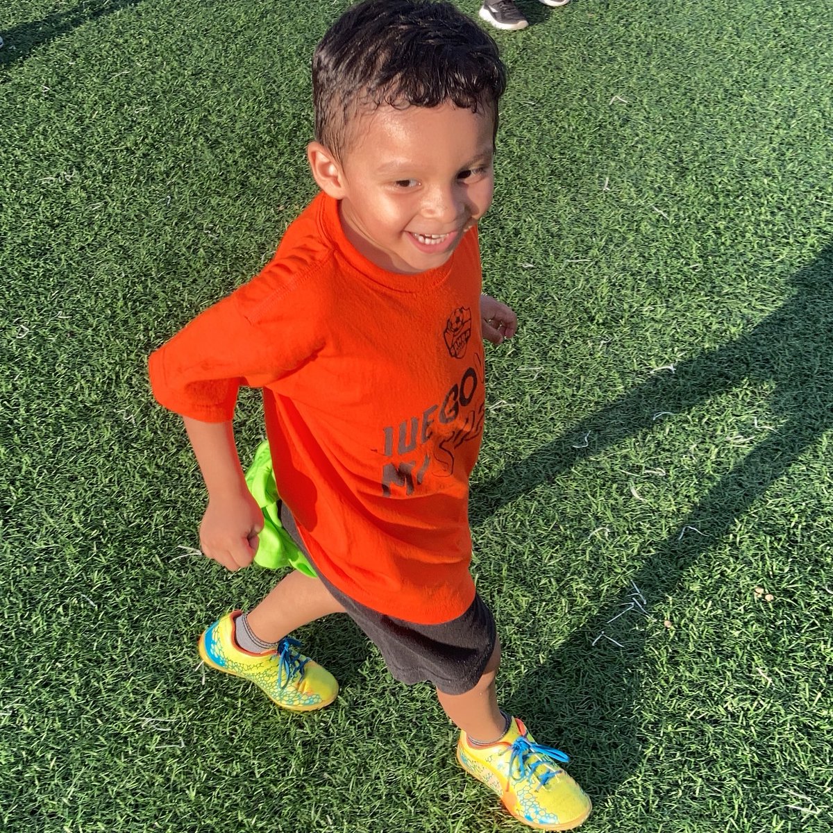 RosasSamba's tweet photo. Lunes de DIVERSIÓN 🥳⚽️💯

¡Hoy trabajamos de todo!

👏🏼Pero lo más importante, la divertida que nos dimos🙃

Bravo Sambitas 👏🏼👏🏼👏🏼

#FutbolConValores #JuegoVivoMiSueño #FutbolConPasion #Futbol #CdVictoria #AcademiaSambaRosas #Tamaulipas #inscripcionesabiertas https://t.co/LklLPugdjd