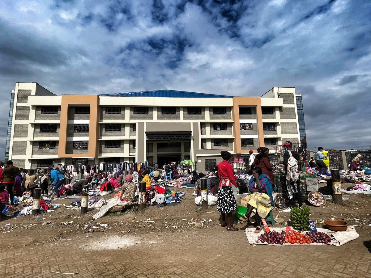 paulakahumbu's tweet photo. .@KOT_Loyals 1/4 Ngong in Nairobi has a zero-waste-to-landfill new 5 story market - #KajiadoCounty Hongera . #GreenCleanCities #Biogas
#WasteToEnergy
#MunicipalWasteToEnergy
#ClimateSmart
#CircularEconomy
#ClinateSolutions
#ClimateKenya
#SolidWasteAndClimate
#Coo26 https://t.co/S0Y4M4AxeN
