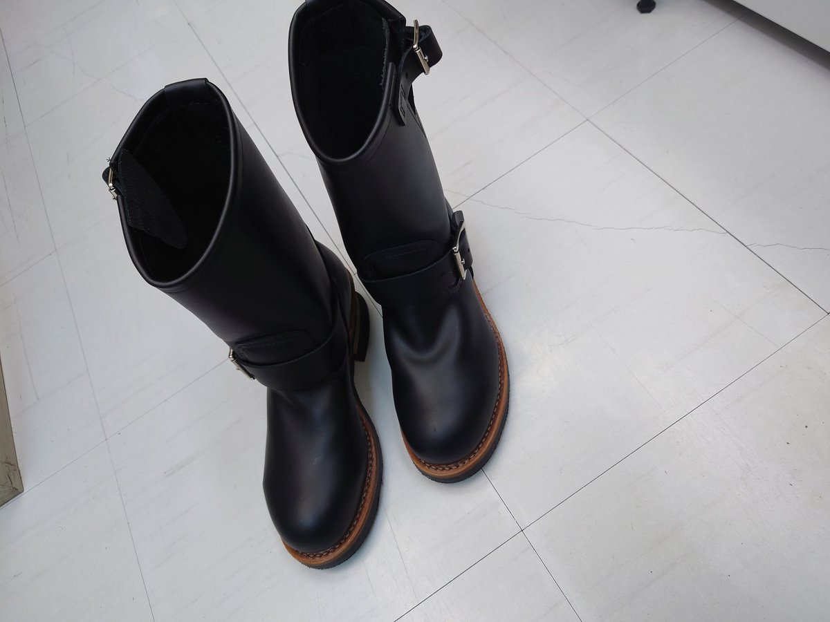 fcfxdb1041's tweet image. エンジニアブーツのデビューは雨！
そこまで土砂降りじゃなかったけど、撥水性やばくて、会社ついてバタバタしてるうちに乾いてる。しかも、キレイで雨に降らたようには見えないんですが！
#エンジニアブーツ 
#redwing2268