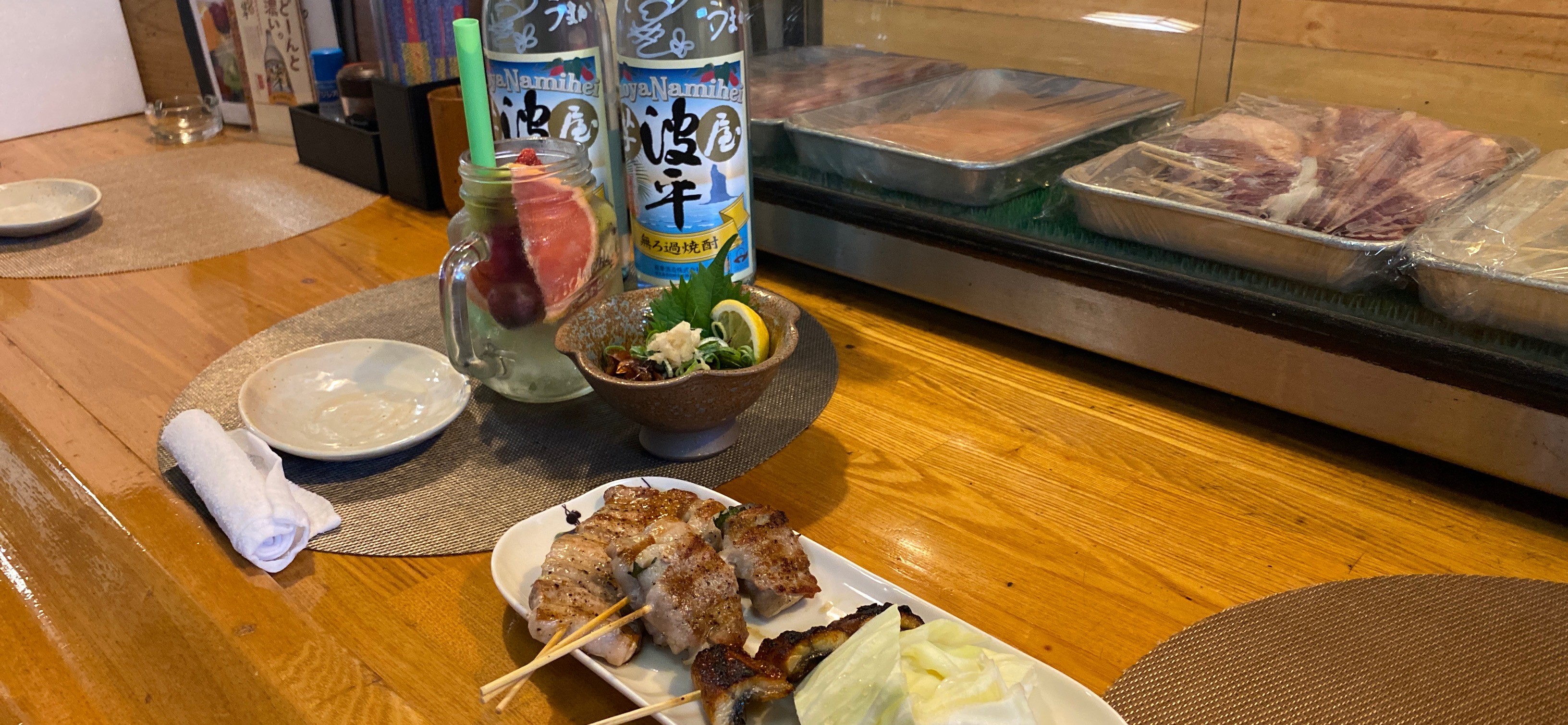 食べたい 飲みたい 小雪ったい 今回は柳川市の 焼鳥たあ坊 串ものが４０種類もあるお店で いただいたのは くらげの酢の物 と うなぎ串 を含む串もの 常連のお客さんの赤ちゃんと一緒に記念写真 来週月曜日までにリツイートするだけで今回は