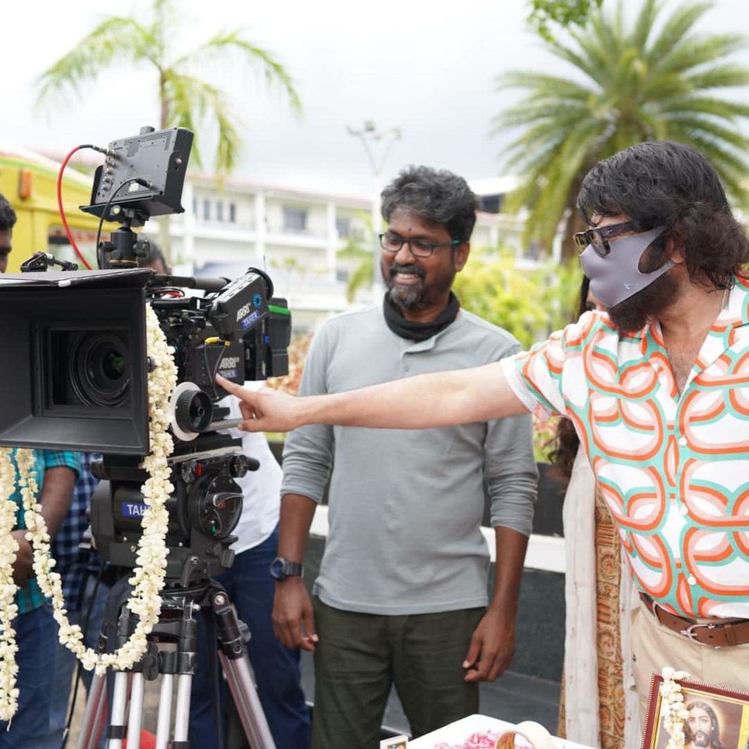 DulquerClues's tweet photo. Shoot starts today at Ernakulam.🎥

"First Distribution venture for @dulQuer's WayfarerFilm" !! All the very best dear DQ.🥁  @mammukka &amp; @parvatweets Starrer.❤️‍🔥
#Puzhu #Mammootty #DulquerSalmaan https://t.co/a91nGwfl5K