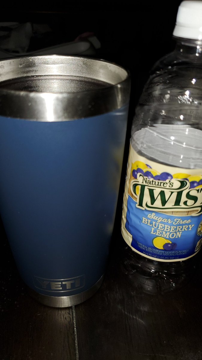 Bish9823's tweet photo. 20oz? Yeah right. My 16.9oz drink filled it right to the top! I want my money back @YETICoolers https://t.co/fkbmkfmIeP