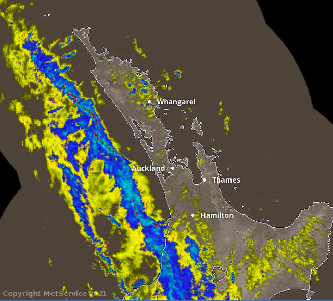 WeatherWatchNZ's tweet photo. Here's the latest public rain radar image (courtesy MetService) with the lightning tracker side by side.

Main risk for heavy downpours/thunder only as the front first moves in, then lighter rain/showers after.

View the live NZ #LightningTracker here: https://t.co/b7309qhVTk https://t.co/SqaxjqMlKo