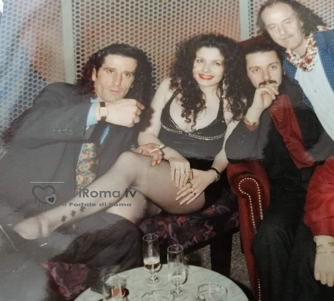 Mi &egrave; pervenuta con grande piacere su wathsapp questa foto degli anni 90 in una delle notti romane insieme<a href="/tag/model"class="tags"><span>#model</span></a><a href="/tag/friends"class="tags"><span>#friends</span></a><a href="/tag/actress"class="tags"><span>#actress</span></a><a href="/tag/photography"class="tags"><span>#photography</span></a><a href="/tag/sexy"class="tags"><span>#sexy</span></a><a href="/tag/hot"class="tags"><span>#hot</span></a>